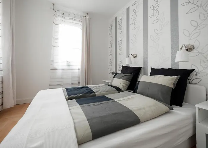 Gde Hollo Apartments