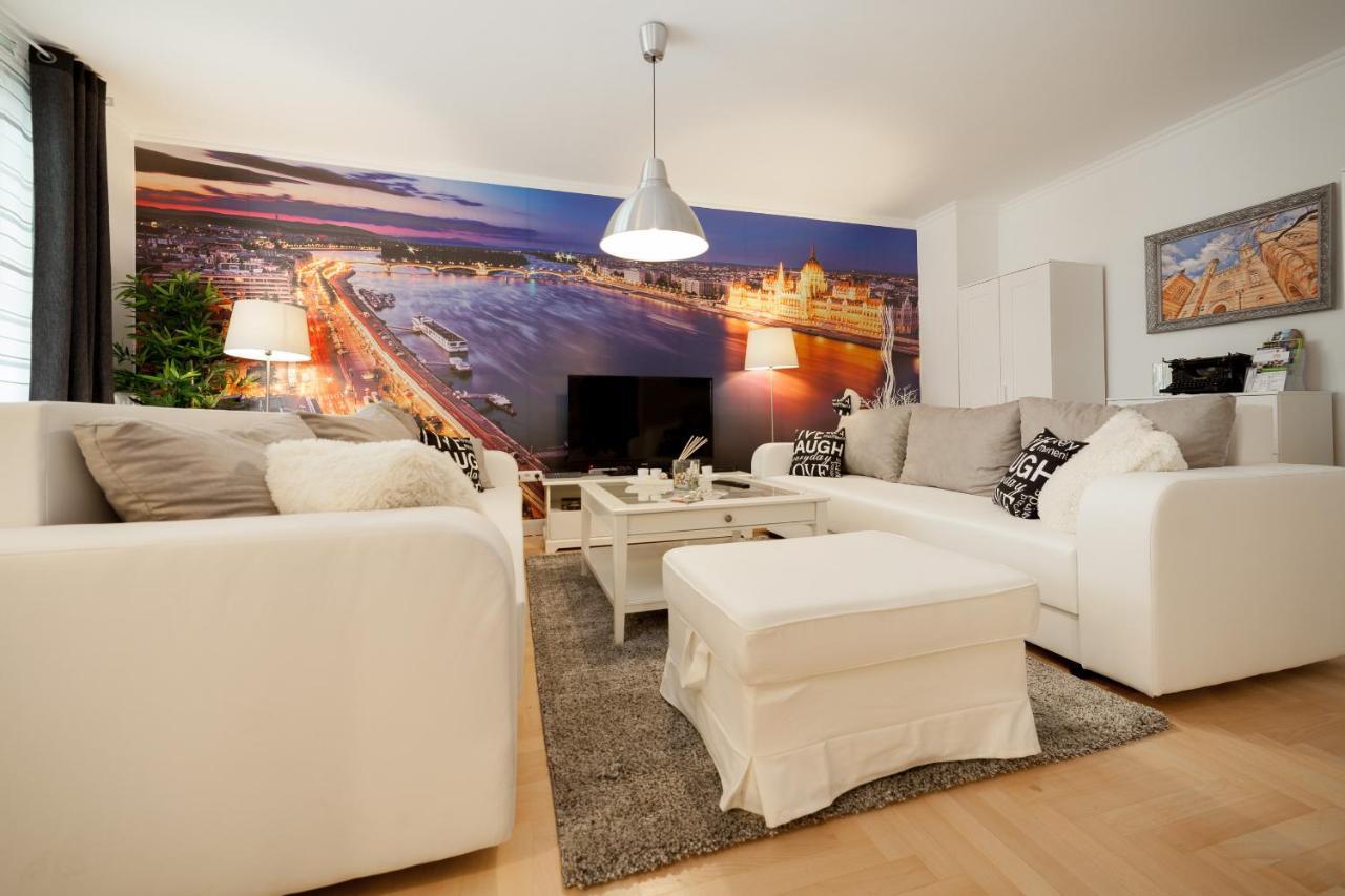 Gde Hollo * Budapest