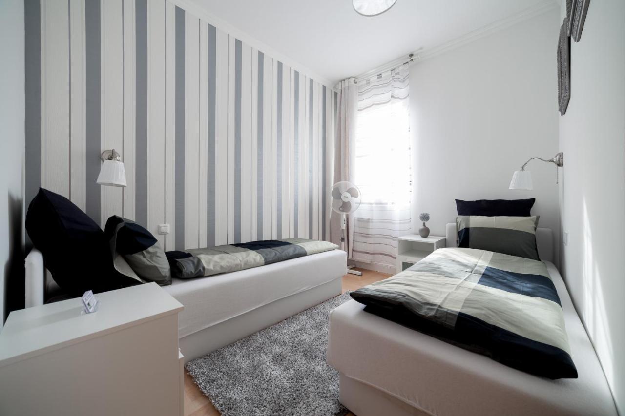 Gde Hollo Budapest