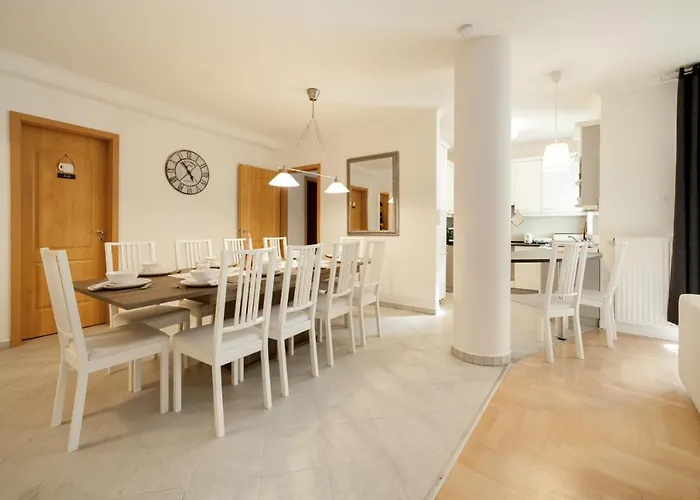 Gde Hollo Apartments